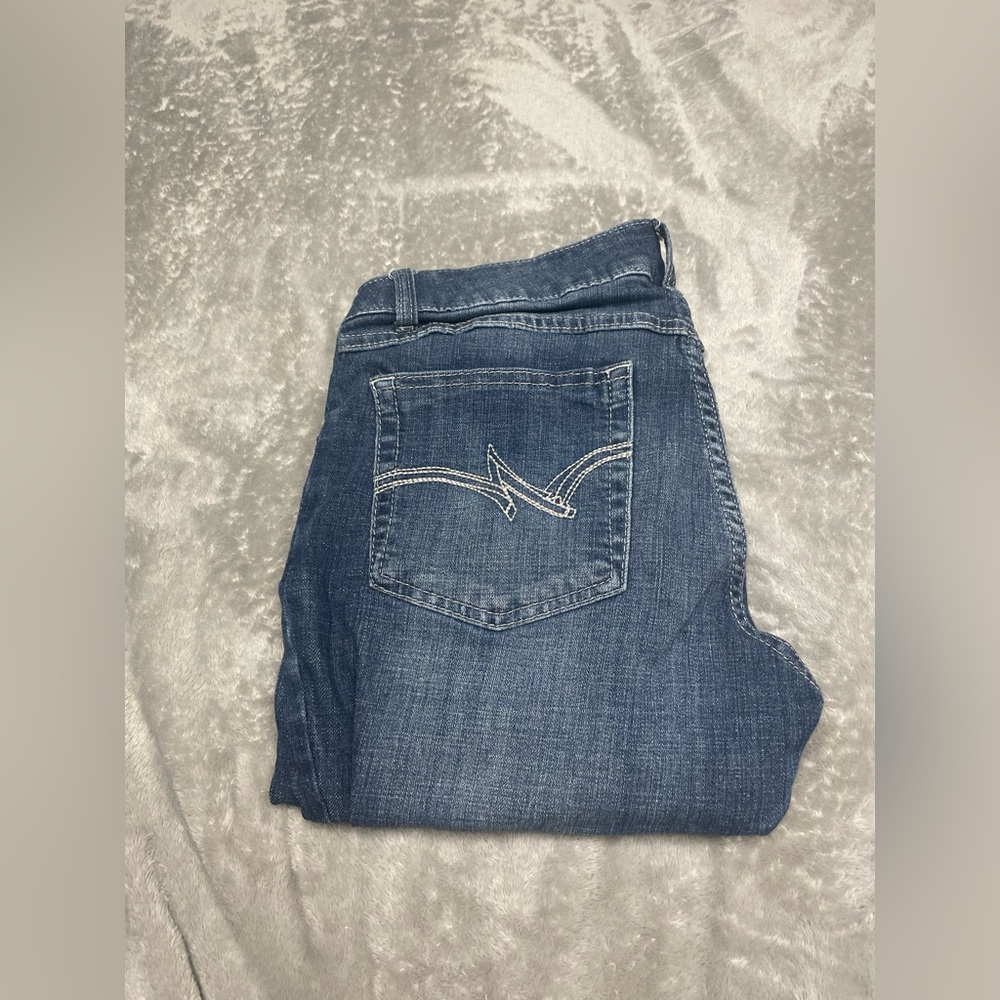 Straight Leg Wranglers. 9x32. Worn a few times. Great condition!